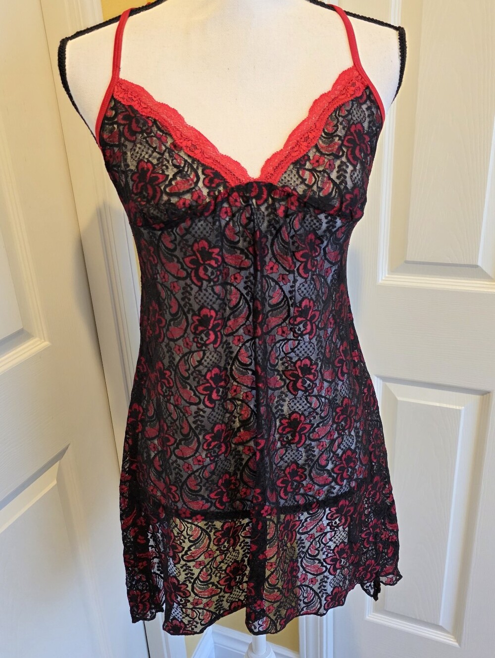 SECRET TREASURES LACE SLIP DRESS, SIZE S